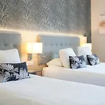 Logis L'amandier Hotel