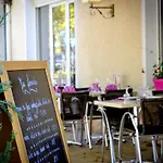 Logis L'amandier Hotel 3*