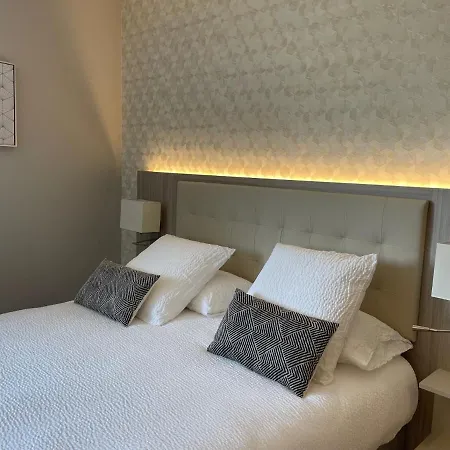 Hotel Logis L'amandier 3*