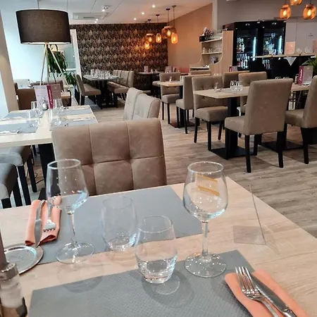 Hotel Logis L'amandier Morlaas