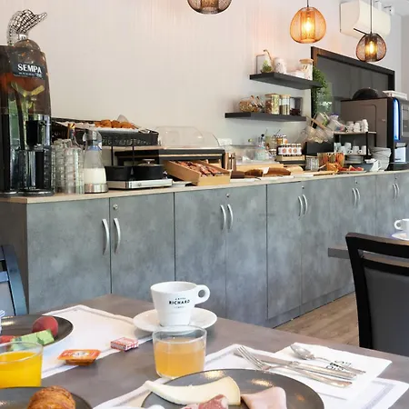 Ξενοδοχείο Logis L'amandier Morlaas