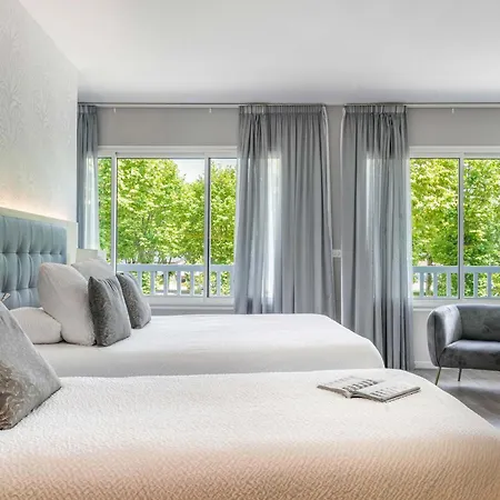 Logis L'amandier Hotel 3*