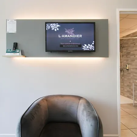 Hotel Logis L'amandier Morlaas