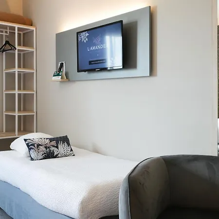 Hotel Logis L'amandier 3*