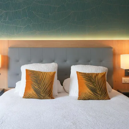 Logis L'amandier Hotel 3*