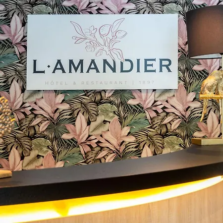 Logis L'amandier Hotel