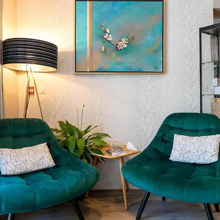 Logis L'amandier Hotel 3*