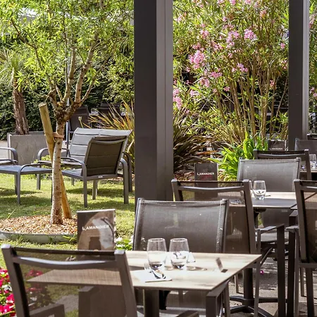 Logis L'amandier Hotel