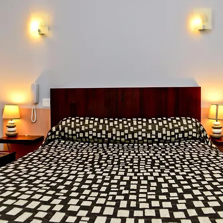 Ξενοδοχείο Logis L'amandier 3*