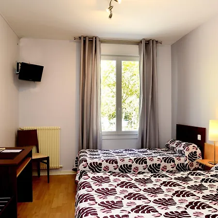 Ξενοδοχείο Logis L'amandier 3*