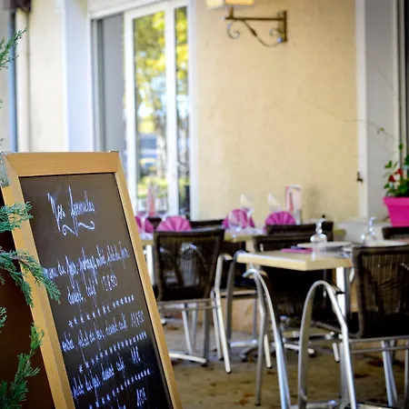 Logis L'amandier Hotel 3*