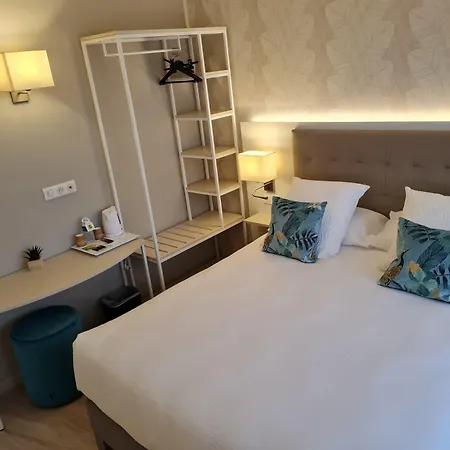 Hotel Logis L'amandier Morlaas