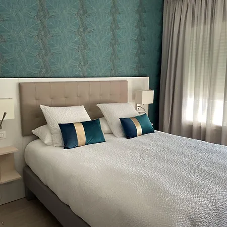 Logis L'amandier Hotel 3*