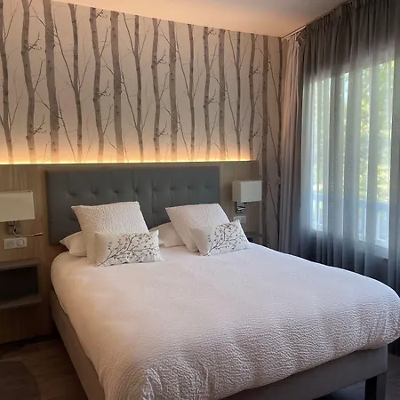 Logis L'amandier Hotel