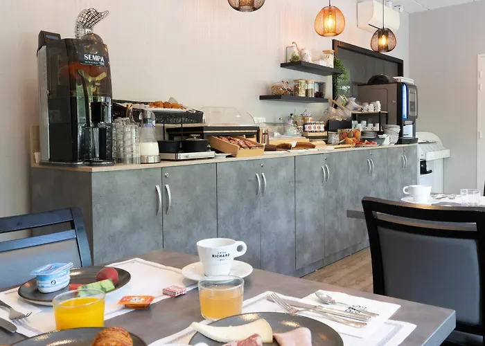 Ξενοδοχείο Logis L'amandier Morlaas