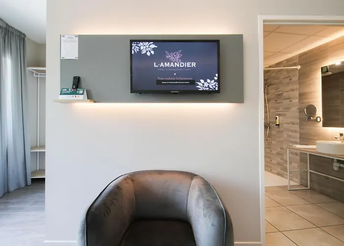 Ξενοδοχείο Logis L'amandier Morlaas