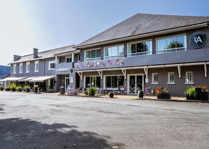 Ξενοδοχείο Logis L'amandier Morlaas