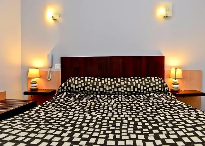 Ξενοδοχείο Logis L'amandier 3*