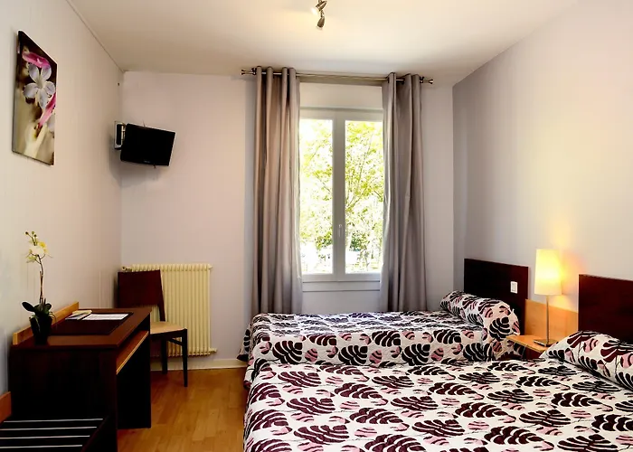 Ξενοδοχείο Logis L'amandier 3*