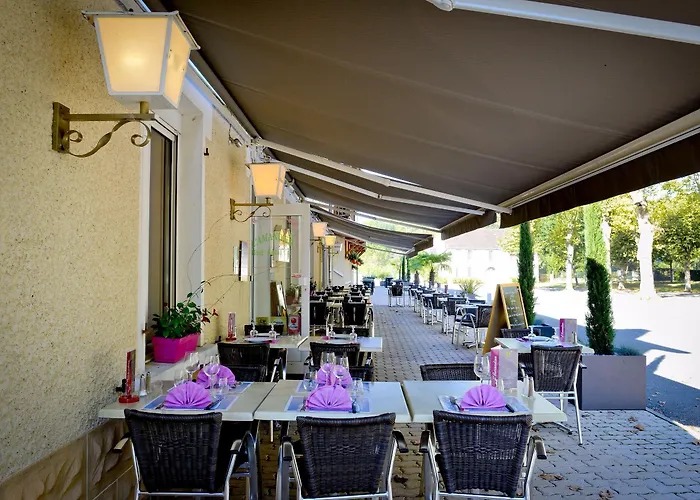 Ξενοδοχείο Logis L'amandier 3*