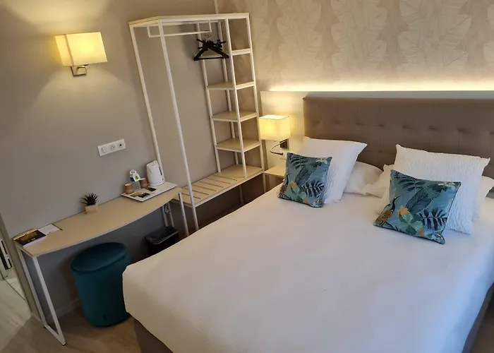 Ξενοδοχείο Logis L'amandier Morlaas